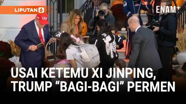Tanpa Kostum, Trump dan Melania Bagikan Permen Halloween