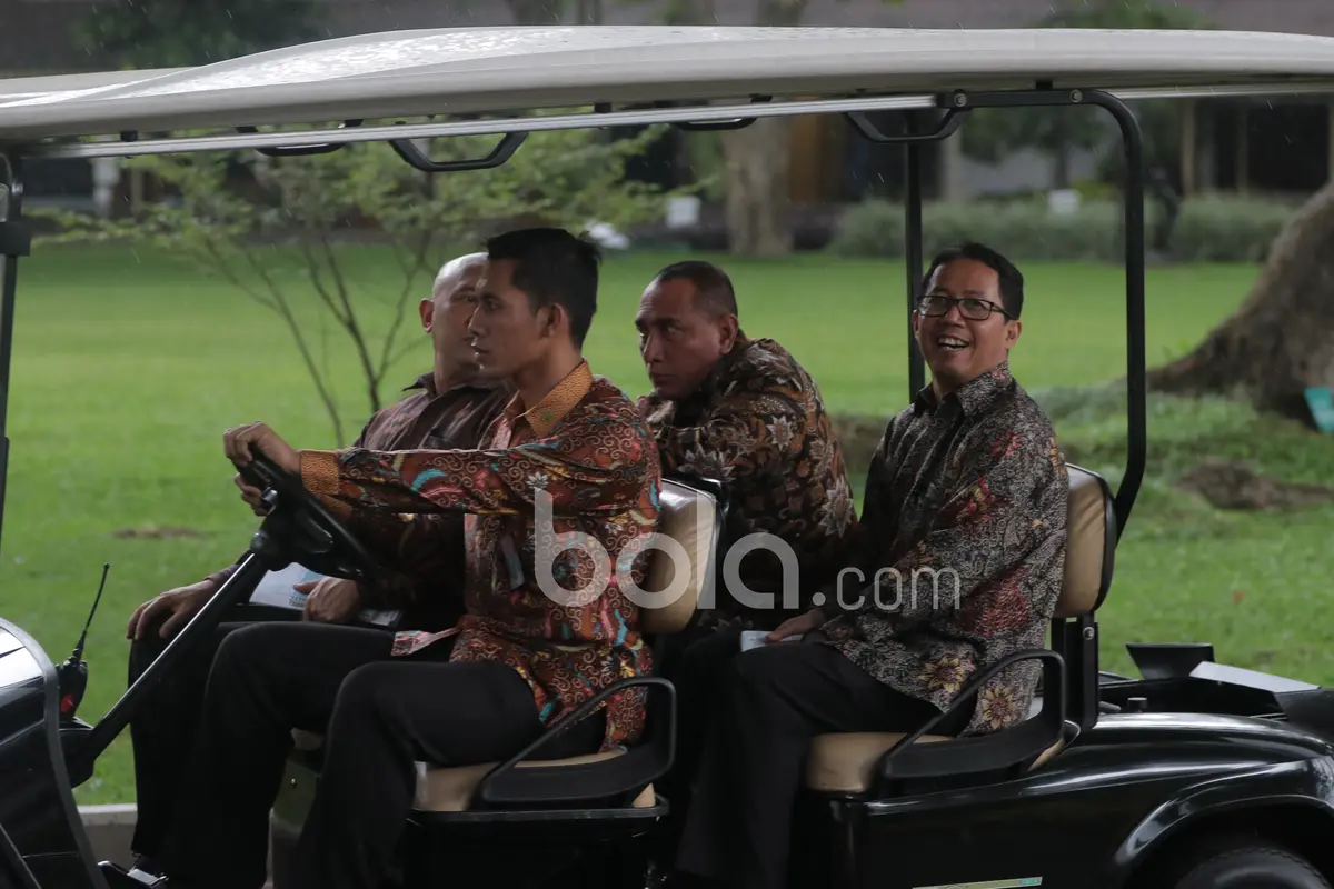 Guyuran Hujan dan Mobil Listrik Temani Timnas Indonesia Bertemu Jokowi