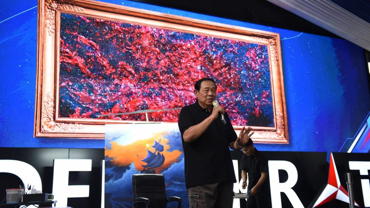 FOTO: SBY Rayakan HUT Demokrat ke-24 dengan Lukisan ‘Only The Strong’