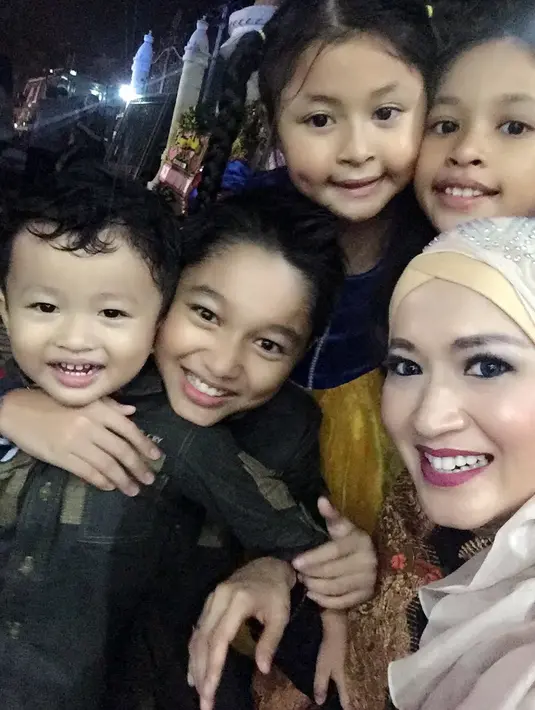 "Kalo dulu sih bukan urusan aku, tapi kalo emang kamu mau main-main, mending jangan ama aku," saran mantan istri Pasha Unggu itu. "Aku serius ama kamu," jawab Gunawan. (dok. Pribadi)