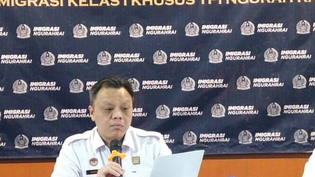 Kepala Divisi Keimigrasian Kementrian Hukum dan HAM (Kemenkumham) Bali, Barron Ichsan menegaskan  pengakuan turis Australia mengaku didenda sebesar AUD1500 oleh petugas imigrasi di Bandara Ngurah Rai Bali tidaklah benar.