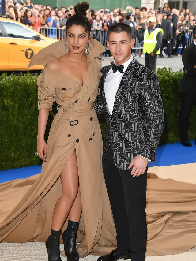 [Bintang] Nick Jonas dan Priyanka Chopra