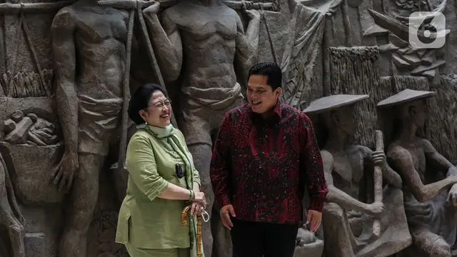 Bersama Menteri BUMN, Megawati Soekarnoputri Menikmati Karya Seni di Sarinah