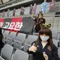 Maneken yang ternyata merupakan sex dolls dipasang di tribune stadion markas FC Seoul pada laga K League 1 (17/5/2020). (AFP/Yonhap)