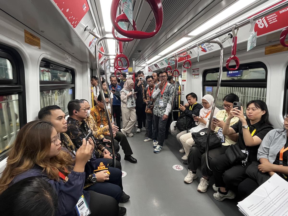 LRT Jakarta mulai melakukan uji coba operasional dan layanan rute Kelapa Gading-Manggarai pada Kamis (10/9/2026). (Liputan6.com/Winda Nelfira)