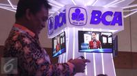 BCA ikut berpartisipasi di acara Indonesia Banking Expo (IBEX) 2015 di JCC, Jakarta, Kamis (10/9/2015). Sejumlah bank menawarkan beragam fasilitas untuk menarik pengunjung menabung di tempatnya. (Liputan6.com/Angga Yuniar)