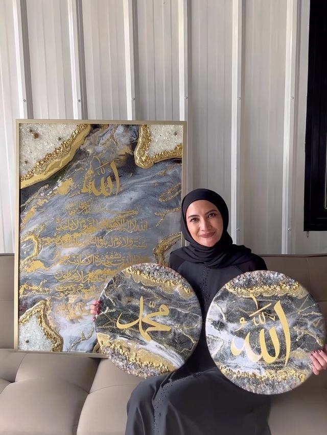 7 Potret Seleb yang Geluti Hobi Bikin Karya Seni Ini Keren Banget