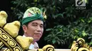 Presiden Joko Widodo saat menghadiri pawai pembukaan Pesta Kesenian Bali (PKB) ke-40 di Bali (23/6). Sementara itu, tema dari PKB ke-40 adalah Teja Dharmaning Kauripan (Api Spirit Penciptaan). (Liputan6.com/Pool/Biro Pers Setpres)
