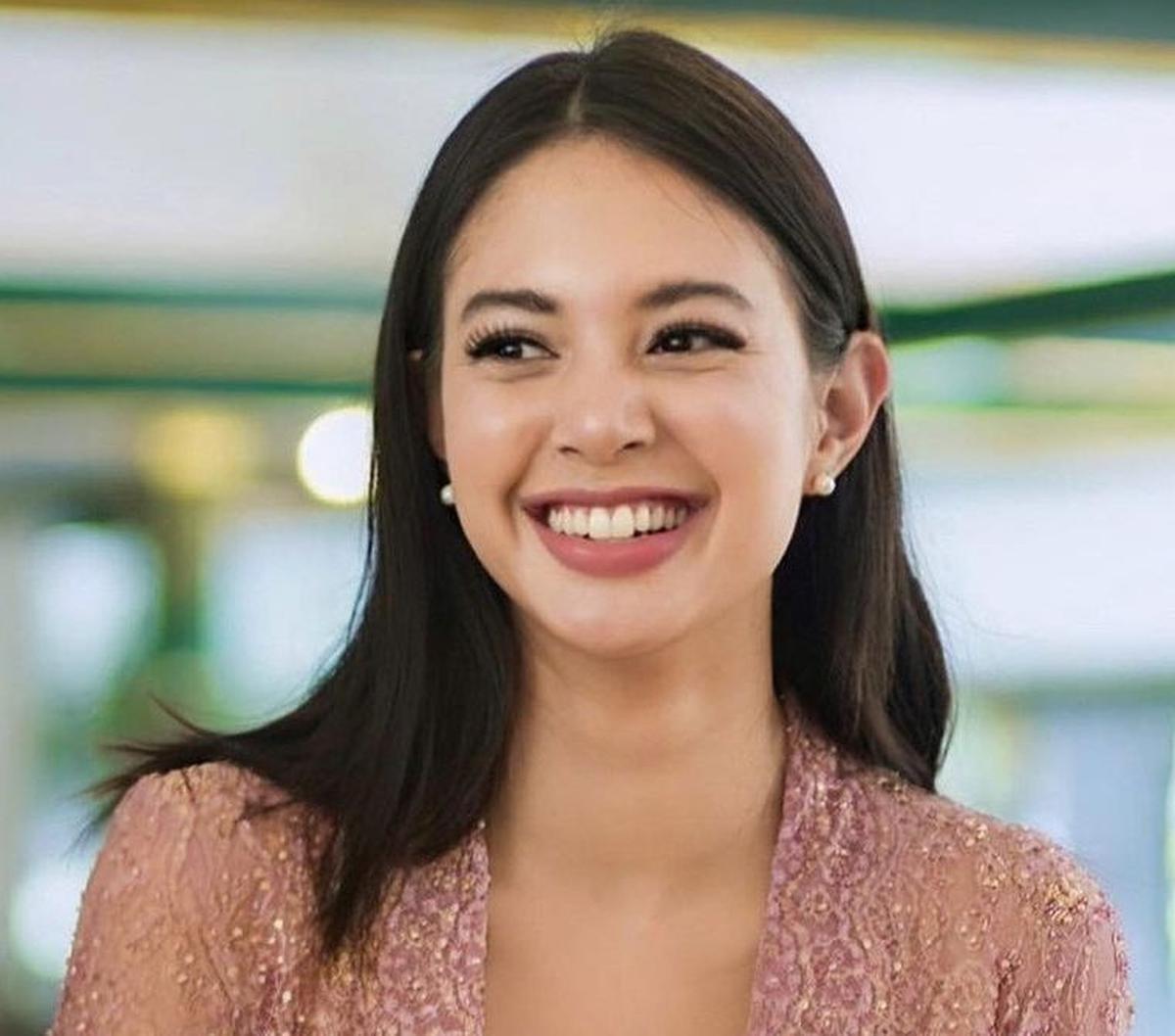 Penyanyi Aurelie pun tak ingin ketinggalan menumpahkan rasa kekesalannya terhadap wasit Shen Yinhao dan Sivakorn.&nbsp;