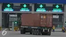 PT Jakarta International Container Terminal (JICT) melengkapi pintu otomatis atau joint autogate dengan fasilitas jembatan timbangan sebagai persyaratan International Maritime Organization (IMO), Jakarta, Jumat (27/5/2016). (Liputan6.com/Gempur M Surya)