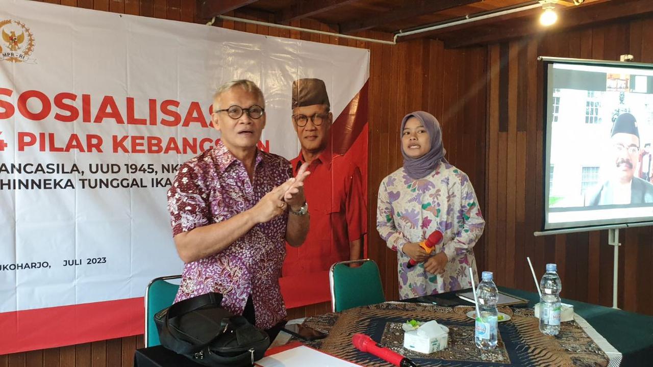 "Lima cawapres akan mengerucut terus, sampai satu, ya kan. Tapi juga bisa mengerucut, membuka lagi. Masih sangat dinamis,"