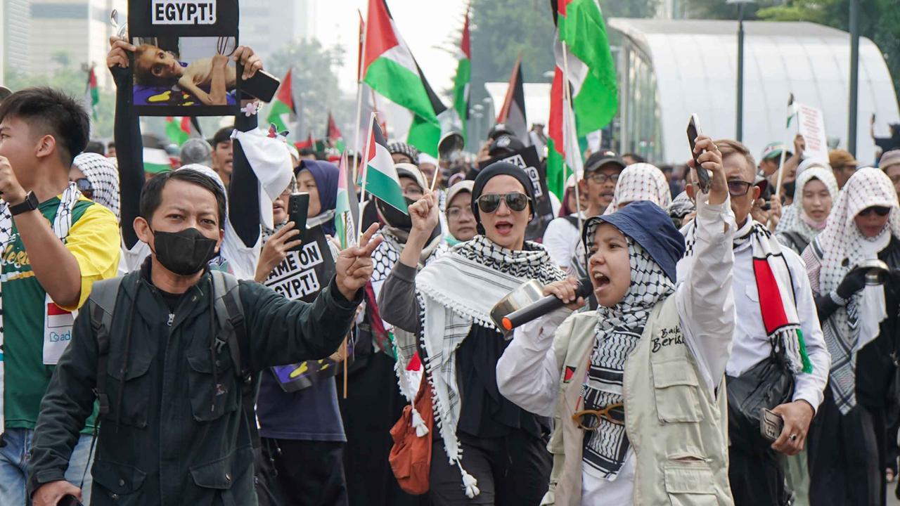 FOTO: Ribuan Warga Longmarch Bela Palestina, Kecam Genosida di Gaza
