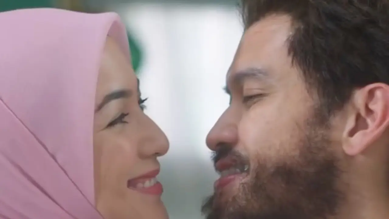 Citra Kirana dan Rezky Aditya dalam film Keajaiban Air Mata Wanita. (Foto: Dok. Instagram @bahagiapicturesid)