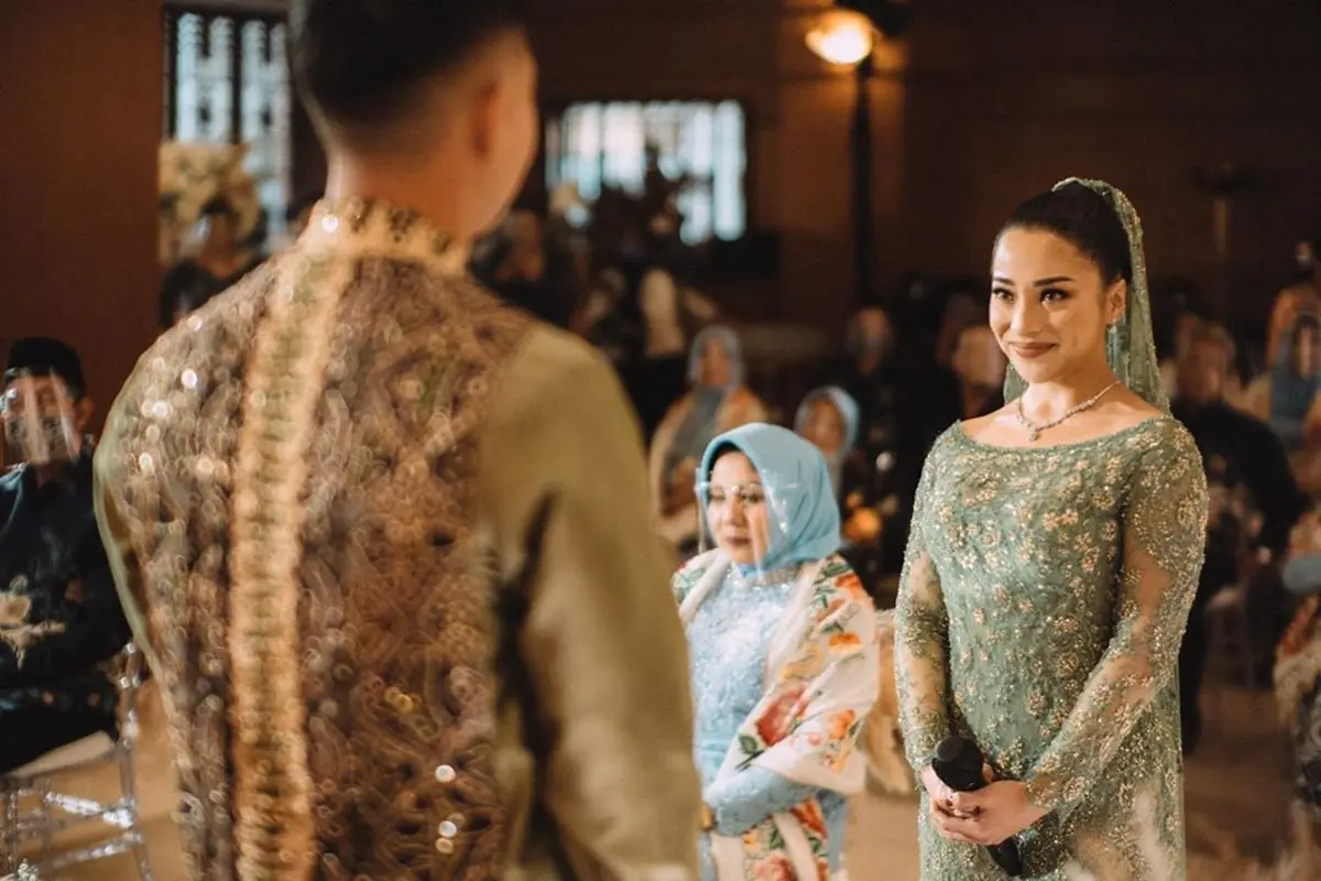 Nikita Willy dan Indra Priawan. (Foto: Ricky Mueller dari Instagram @morden.co)
