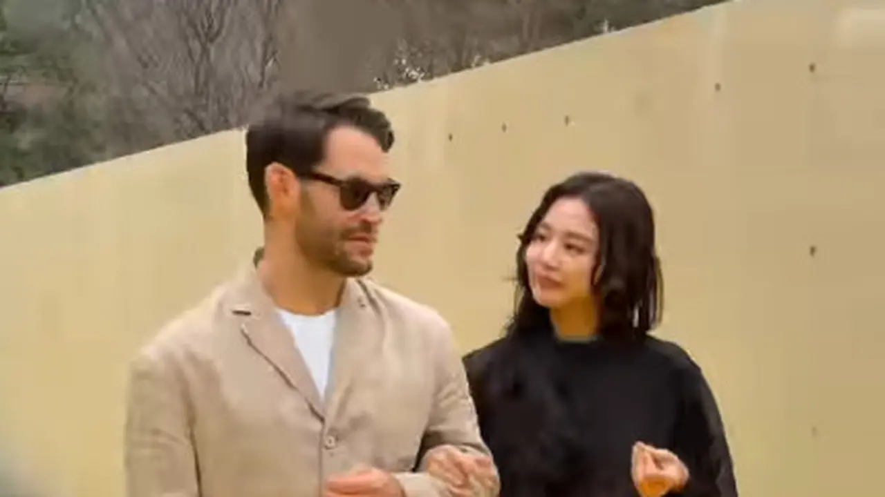Jennie BLACKPINK Tampil Effortless Stunning dengan Gaun Sheer di Acara Simon Porte Jacquemus