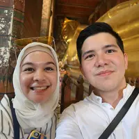 Rona bahagia tengah menyelimti pasangan Haykal Kamil dan Tantri Namirah. Tepat di hari Sabtu, 6 Januari 2018, keduanya dikaruniai anak pertama berjenis kelamin perempuan. (Instagram/haykalkamil)