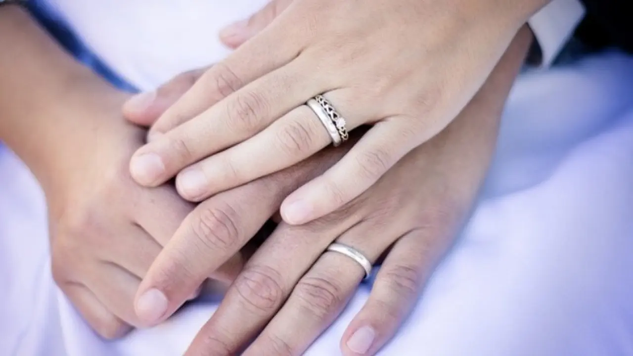 Cincin Kawin, Sebaiknya di Tangan Kanan atau Tangan Kiri?