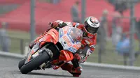 Pembalap Ducati Corse, Jorge Lorenzo berbicara soal gaya balap Marc Marquez jelang MotoGP Spanyol 2018. (AP Photo/Eric Gay)