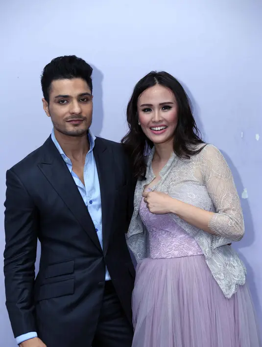 Wanita kelahiran 8 Oktober 1992 ini ingin lebih mengetahui keadaan Vin Rana, sehingga ia bersedia tinggal di India dan mau belajar budaya sang calon suami. Vin Rana berhasil membuat Nita Sofiani merasa nyaman.(Nurwahyunan/Bintang.com)