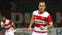 Striker Madura United, Aleksandar Rakic. (Bola.com/Aditya Wany)