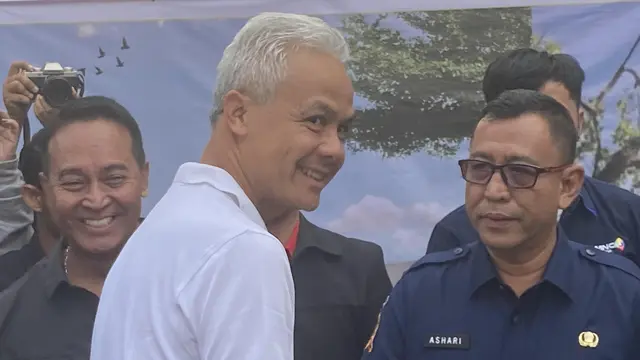 Bakal calon presiden Ganjar Pranowo di Rumah Sakit Pusat Angkatan Darat (RSPAD) Gatot Subroto, Jakarta, Minggu (22/10/2023)