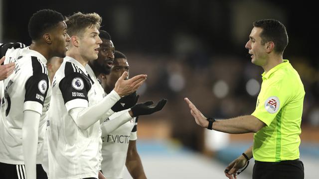 FOTO: Gol Patrick Bamford dan Raphinha Bawa Leeds United Tekuk Fulham 2-1 - Wasit David Coote; Tim Fulham