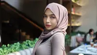Oklin Fia Putri digeruduk warganet lintas platform media sosial karena video jilat es krim. (Sumber: Instagram/oklinfia)