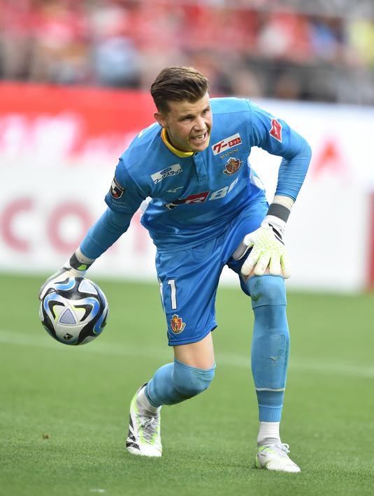 Nagoya Grampus yang dipimpin Mitchell Langerak di bawah mistar gawang baru kebobolan 33 gol. (J.LEAGUE)
