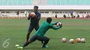 Pemain menjalani latihan dalam proses seleksi Timnas Indonesia gelombang kedua di Stadion Pakansari, Cibinong, Bogor, Jawa Barat, Selasa (16/8). Piala AFF 2016 akan diselenggarakan di Filipina dan Myanmar. (Liputan6.com/Immanuel Antonius)