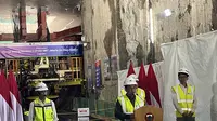 Gubernur Jakarta Pramono Anung meninjau proses pengerjaan proyek MRT fase 2A yang akan menghubungkan Bundaran HI hingga ke Ancol. (Liputan6.com/ Muhammad Radityo Priyasmoro)