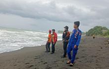 Tim SAR Lanjutkan Pencarian Wisatawan Terseret Ombak di Pantai Tasikmalaya