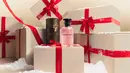 Buat sahabat atau kekasih kamu yang hobi mengoleksi parfum, Louis Vuitton Perfume Attrape-Reve dengan case yang elegan patut jadi pertimbangan. [Dok/Louis Vuitton]