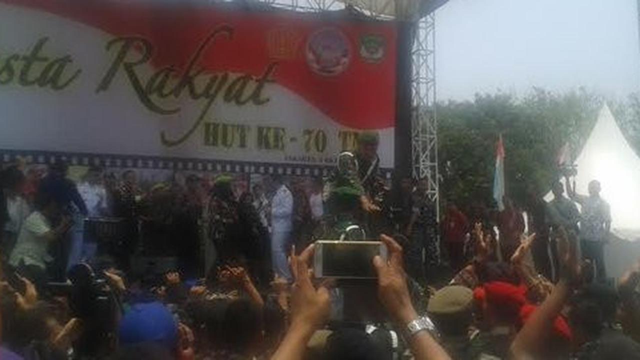 Di HUT TNI, Ahok joget Goyang Dumang sampai loncat-loncat