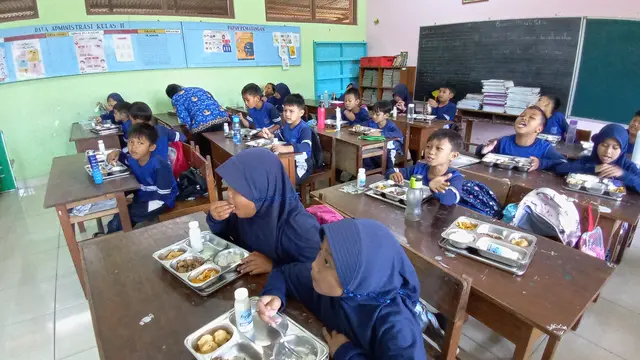 Makan Siang Bergisi Gratis