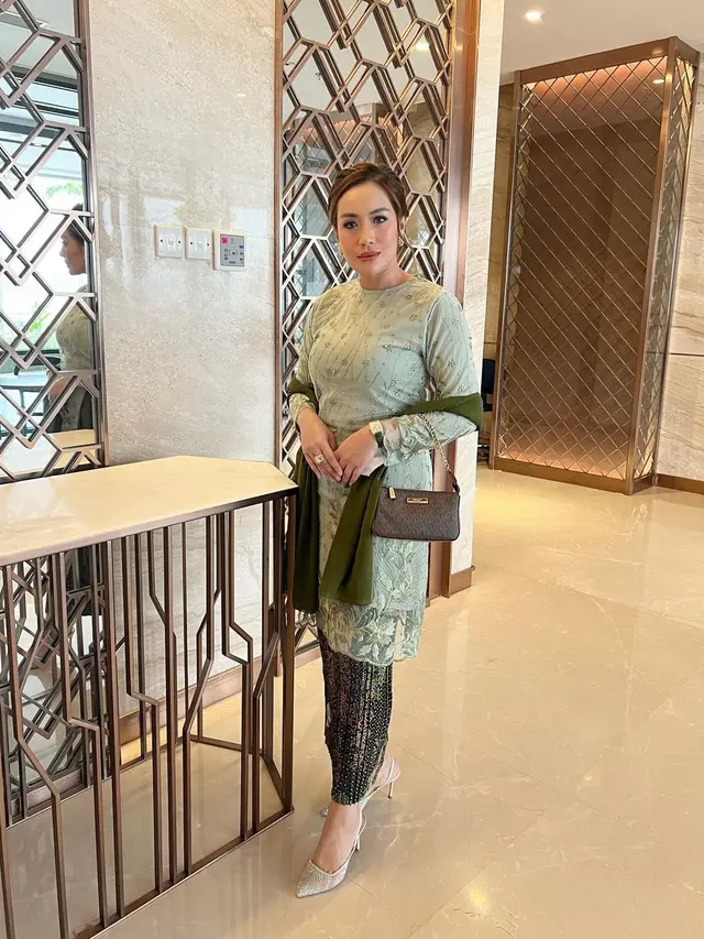 Artis Shinta Bachir selalu tampil penuh gaya dalam berbagai kesempatan (Foto: instagram shinta_bachir86)
