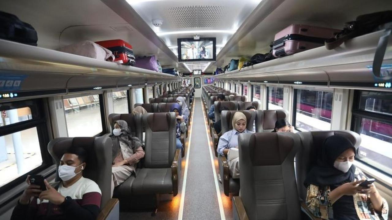 Libur Paskah, Penumpang Kereta dari Jakarta Capai 30 Ribu Orang, KAI Daop 1 Pastikan Kesiapan Layanan