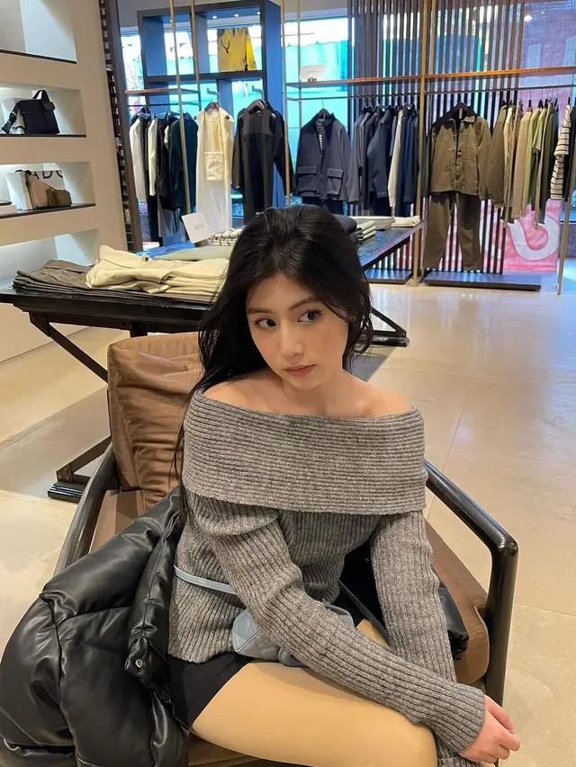 Potret cantik Lydia Onic dengan rambut terurai (credit: instagram/lydiaaas__)