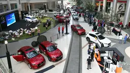 Suasana pagelaran Mazda Power Drive 2017 di Epiwalk, Kuningan, Jakarta, Sabtu (21/10). Mazda Power Drive Nexdrive adalah TV berlangganan mobil pertama di dunia yang menggunakan teknologi DVB-T2 Diversity. (Liputan6.com/JohanTallo)