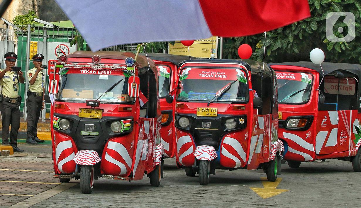 PT Perusahaan Gas Negara Tbk (PGN) sebagai subholding gas Pertamina berkolaborasi dengan PT Gagas Energi Indonesia selaku anak perusahaan menggelar kegiatan promo 'Bajaj Gas Bumi Spesial Kemerdekaan' untuk memberi peran pada momentum penurunan emisi. (Liputan6.com/Angga Yuniar)