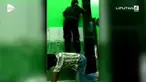 Perjuangan dua anak saat kumandangkan azan bikin haru warganet, mereka rela bahu membahu menjangkau mic yang terlalu tinggi.