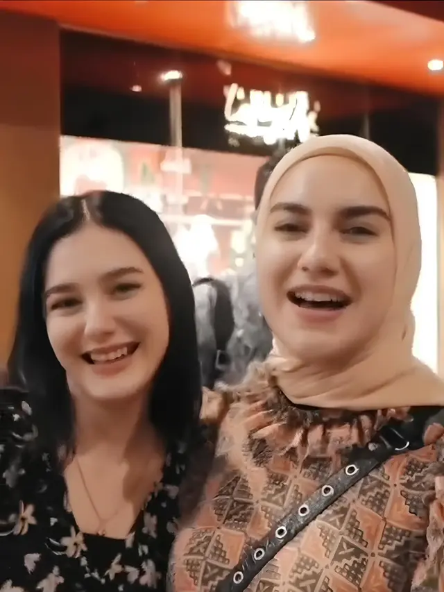 Yasmine Ow dan Irish Bella