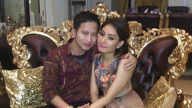 Deasy Kitt'taro Pacari 'Suami' Dorce Gamalama