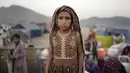 Sekitar 6 juta warga Afghanistan menjadi pengungsi di luar negeri. Sebanyak 3,5 juta orang lainnya menjadi pengungsi di negara berpenduduk 40 juta jiwa ini, karena perang, gempa bumi, kekeringan atau sumber daya yang semakin menipis. (AP Photo/Ebrahim Noroozi)