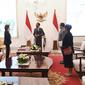 Presiden Joko Widodo (Jokowi) menyambut baik penandatanganan beberapa nota kesepahaman atau Memorandum of Understanding (MoU) kerja sama pertahanan bidang alutsista antara Indonesia dan Prancis.