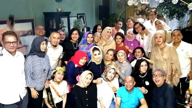 Raffi Ahmad Kirim Kado Untuk Mama, Ini 7 Momen Ulang Tahun Amy Qanita ke-55