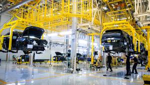 Proses produksi kendaraan elektrifikasi GAC AION di pabrik milik Indomobil Group. (Liputan6.com/Septian Pamungkas)