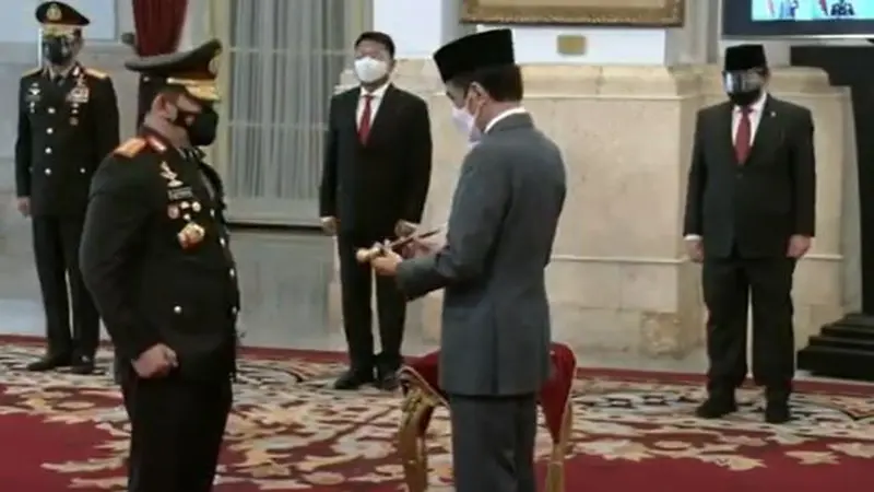 Presiden Joko Widodo atau Jokowi melantik Listyo Sigit Prabowo sebagai Kapolri di Istana Negara, Rabu (27/1/2021).