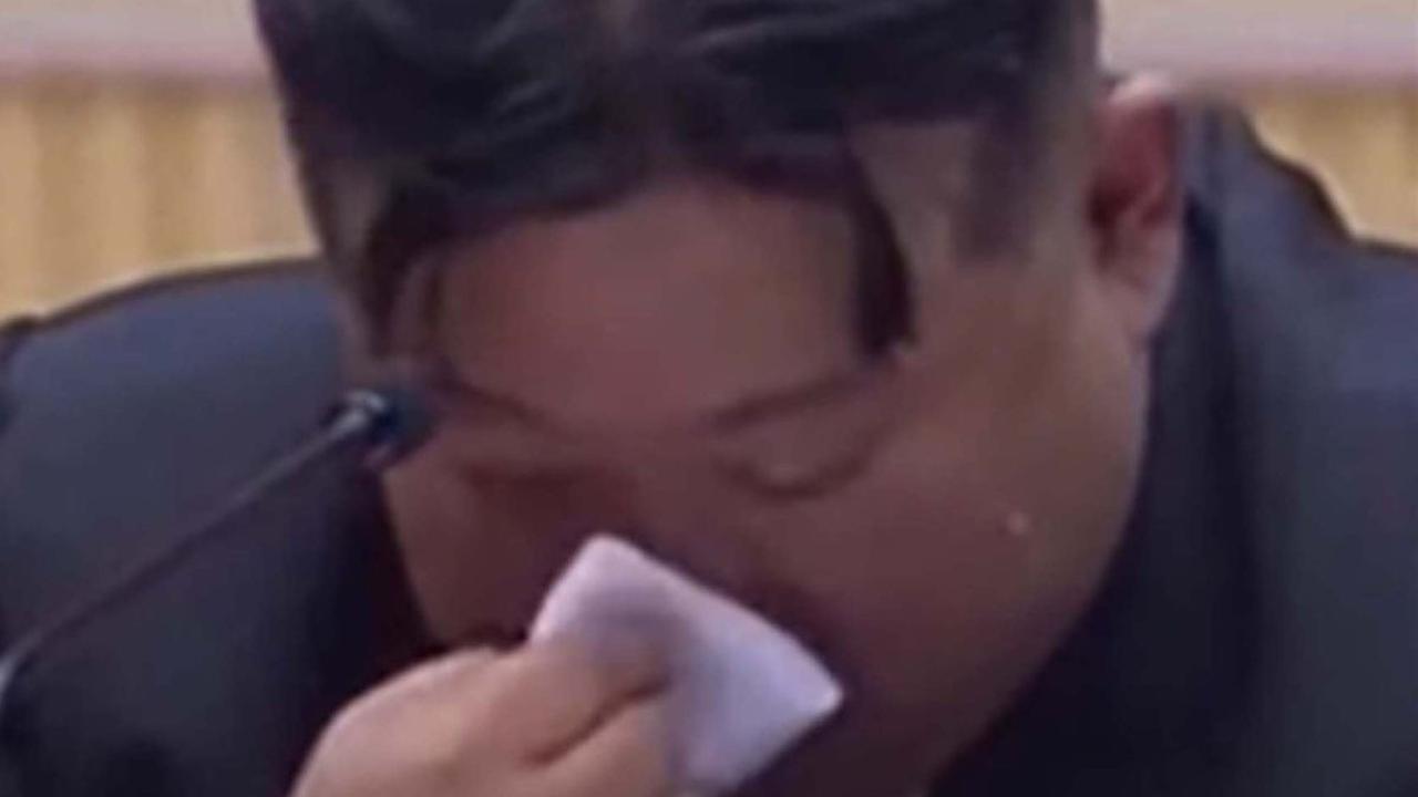 FOTO: Momen Langka Kim Jong-un Menangis Saat Pidato di Depan Ibu Ibu Korea Utara