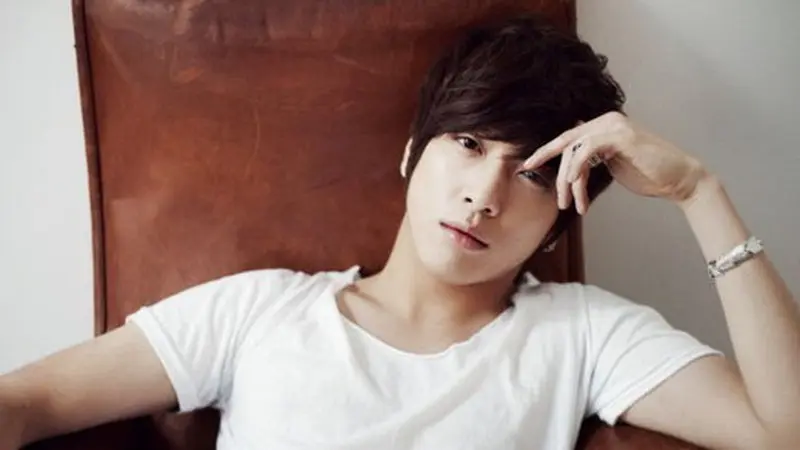 Jung Yong Jwa `CNBLUE` Jadi Model Kosmetik Cina