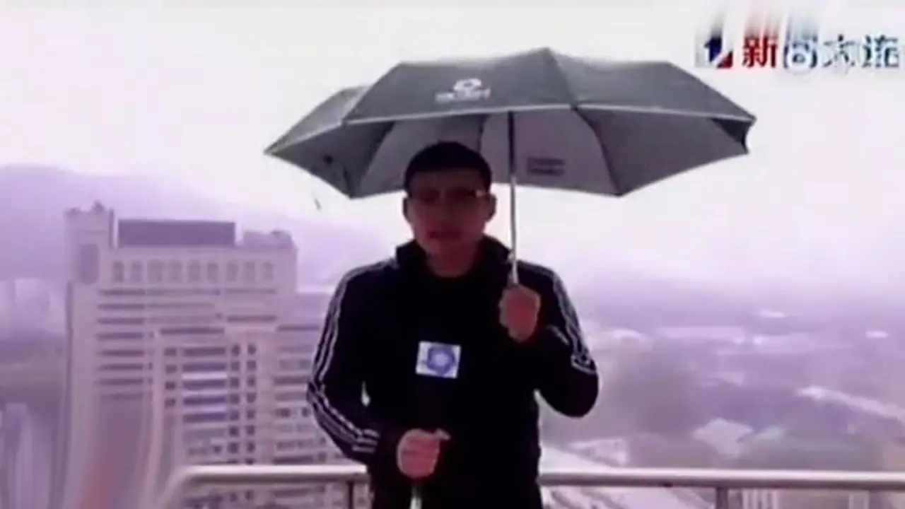 VIDEO: Detik-Detik Reporter Disambar Petir Saat Live Report 